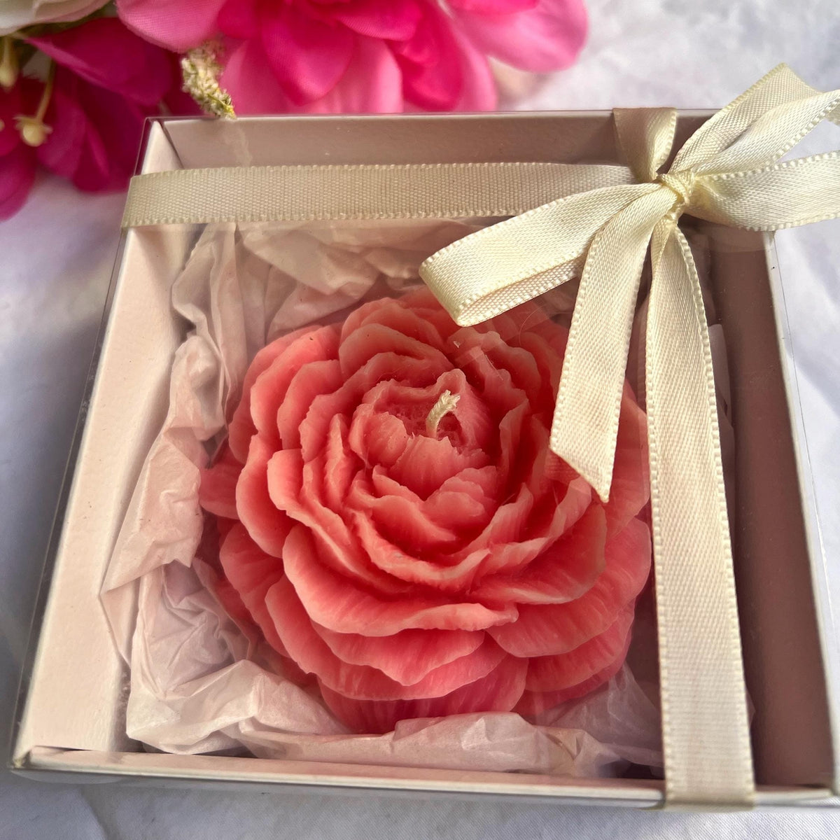 Handmade rose flower candle in a gift gift box, perfect for birthdays, Mother’s Day, Valentine’s Day, and special occasions